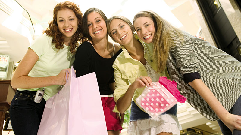 Girls-shop-mall.jpg