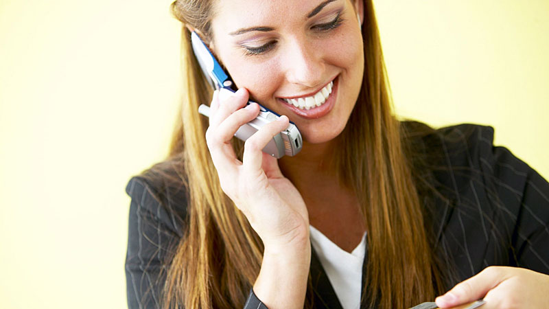 Mobile-coupon-shopper.jpg